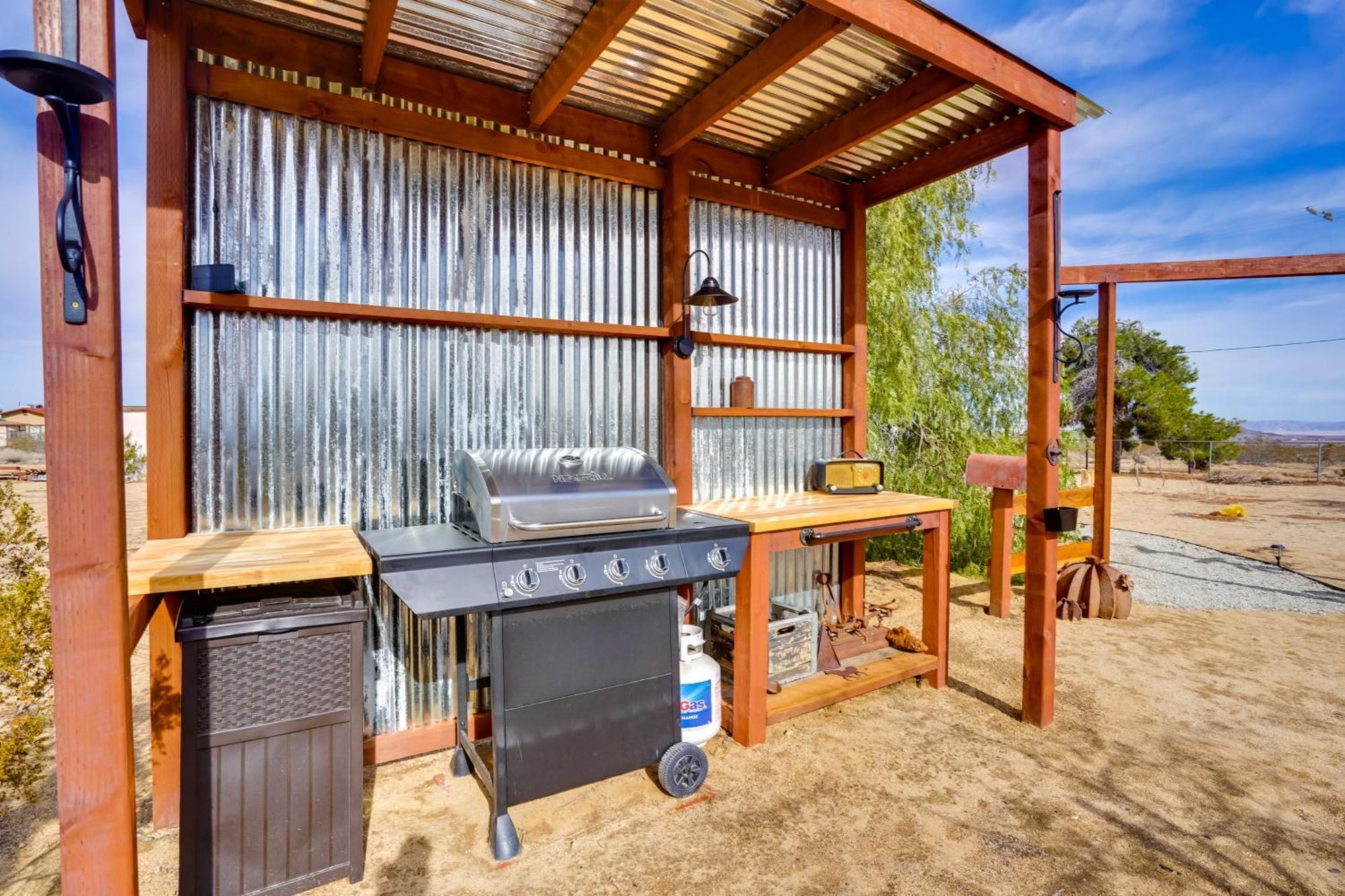 Desert Escape - Hot Tub, Fire Pit And Grill Landers Exterior foto